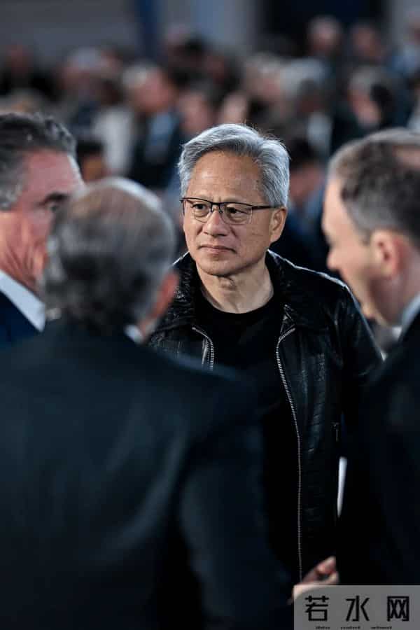 黄仁勋：9岁靠扫厕所活下来，30岁借4万创业，如今靠AI赚走1800亿