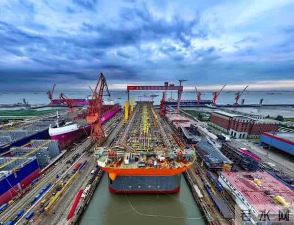 荷兰大臣承认破防！没想到中方真敢断供70%汽车芯片，措手不及