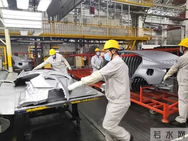 没想到吧？中国突然叫停芯片出口，荷兰懵了，全球产业链跟着炸！