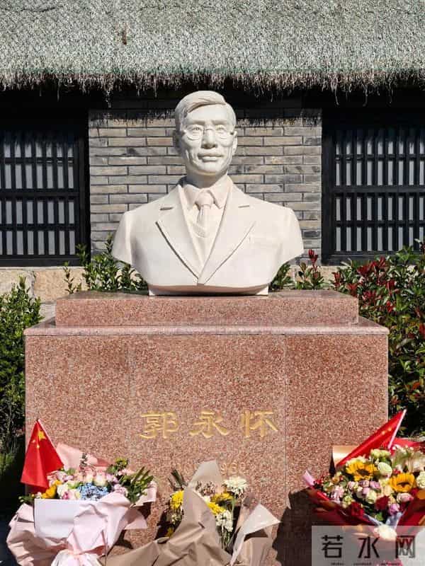 飞机坠毁，被“锁”在美国7年的绝密人物陨落！他的死惊撼世人