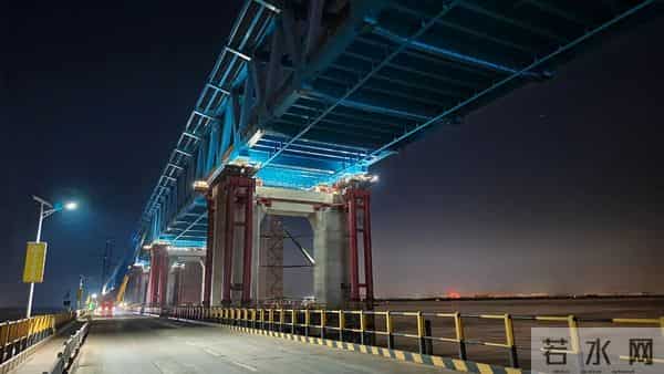 毫米级精准对接 南通过江“第六龙”崇启公铁长江大桥迎来重大进展