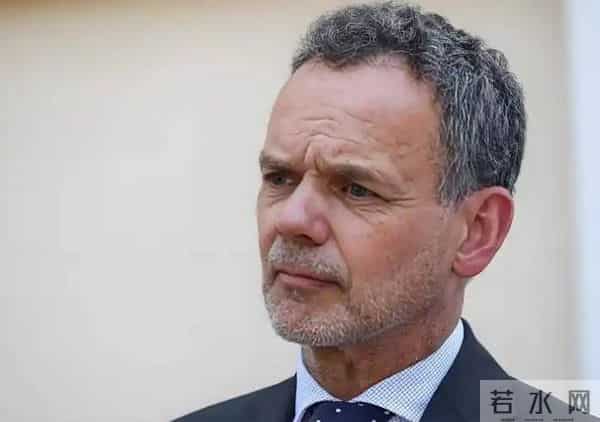 荷兰大臣承认破防！没想到中方真敢断供70%汽车芯片，措手不及