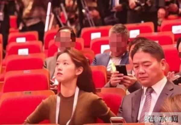 章泽天也没想到！父母一个举动，就让丈夫刘强东实现“口碑暴涨”