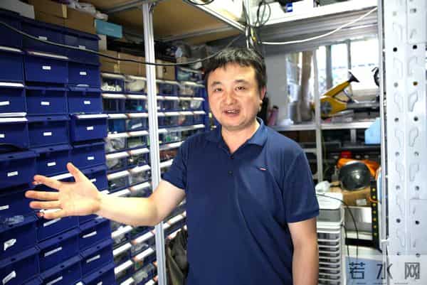 靠一台电脑和3D打印机，80后男子在杭州车库手搓机器人