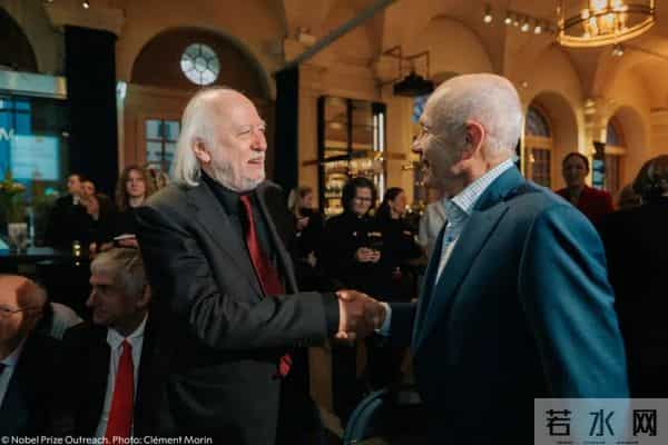 2025诺奖得主拉斯洛获奖演讲:人类——这惊人的生物——你是谁?