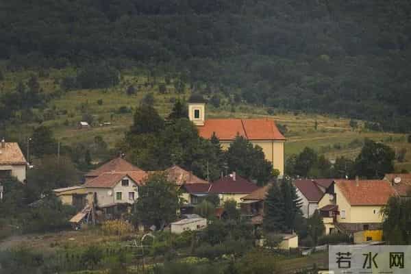 2025诺奖得主拉斯洛获奖演讲:人类——这惊人的生物——你是谁?