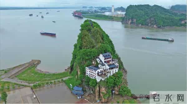 没有鲜花与掌声的角落，有人在认真奋斗着