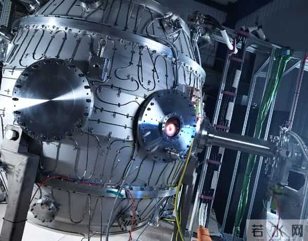 能源格局要变天!美国啃了50年的硬骨头,中国在戈壁滩拿下了