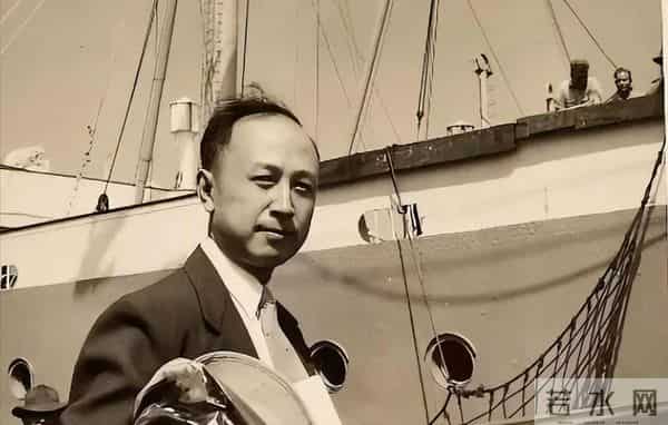 飞机坠毁，被“锁”在美国7年的绝密人物陨落！他的死惊撼世人