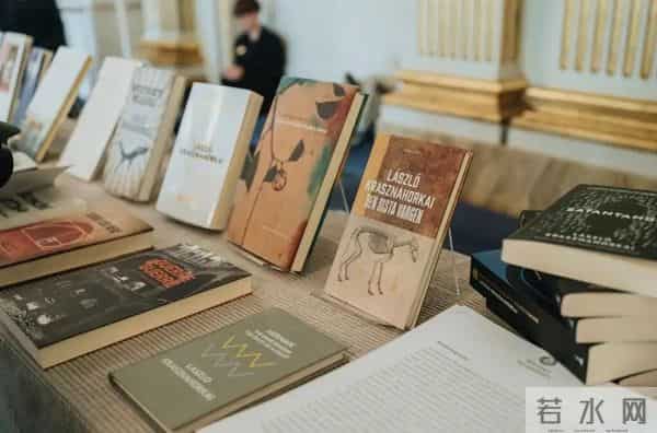 2025诺奖得主拉斯洛获奖演讲:人类——这惊人的生物——你是谁?