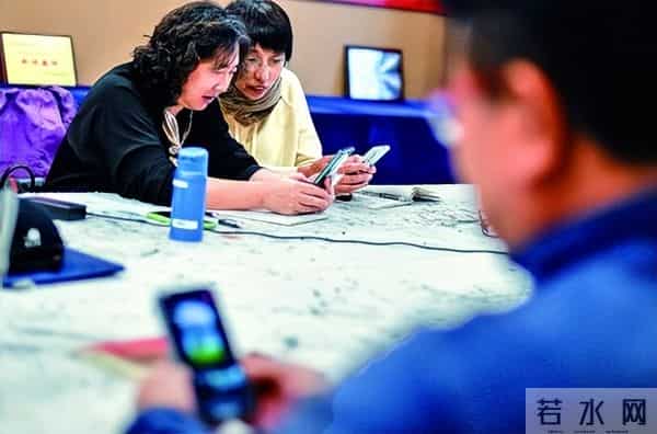 全民涌入AI时代,使用率惊人飙升,中老年逆袭成最大黑马