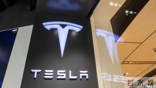 马斯克晒Optimus小跑！全网集体高潮：14万买个铁疙瘩能干啥？