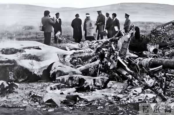 飞机坠毁，被“锁”在美国7年的绝密人物陨落！他的死惊撼世人