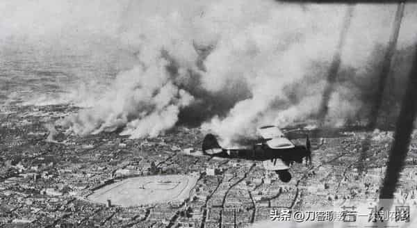 文史夜话：1985年一个误判让中国付出万亿代价，一代巨星含恨而终