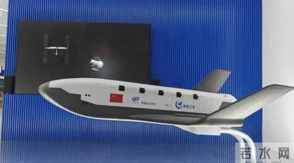 3000万舱外航天服下行！神舟二十号飞船情况未定，谁能带回地球？