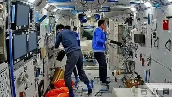 神二十一航天员已飞一个多月，飞半年需30万升氧气，为何用不完