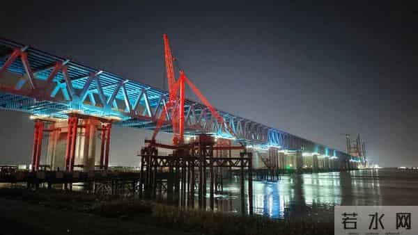 毫米级精准对接 南通过江“第六龙”崇启公铁长江大桥迎来重大进展