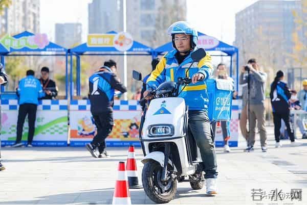 外卖烧1000亿还在亏？15元以下外卖要凉？平台烧千亿后转攻高端！