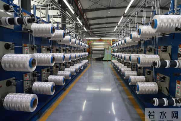 聚酯纤维怎么“塌房”了? 从一根纤维看中国制造与消费焦虑