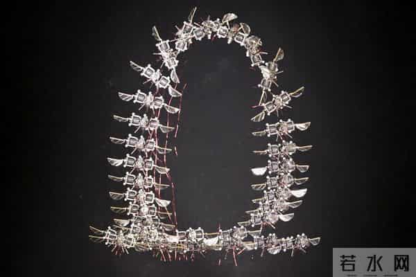 昆虫机器人装了个AI大脑,11秒连翻10个跟头