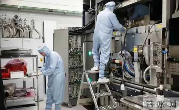 黄仁勋硬刚美国！绝不卖给中国劣质芯片，只因中国手握王牌