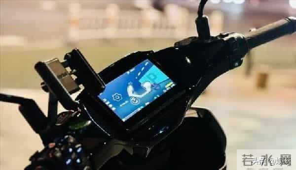 雅迪道歉第二天，反手甩出“真香”新车？宝妈：这回能买了？