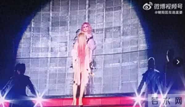 张韶涵演唱会惊见「分身」！AI换脸无缝接轨　万人惊呼：太会玩