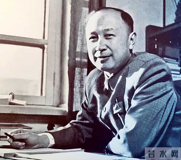 飞机坠毁，被“锁”在美国7年的绝密人物陨落！他的死惊撼世人