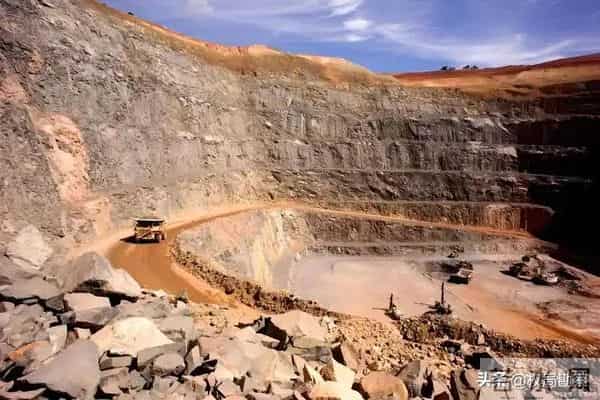 不怕中国!日本发现深海6000米稀土矿脉,高市手下叫嚣超中国20倍