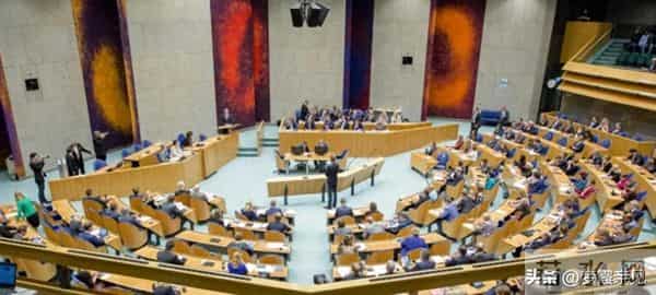 荷兰大臣懵了:中方叫停芯片出口,直接戳破全球产业链博弈真相!