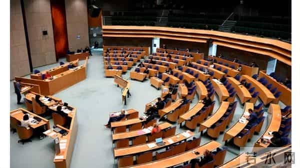 破大防！荷兰大臣向全世界承认：没想到中方真的叫停芯片出口