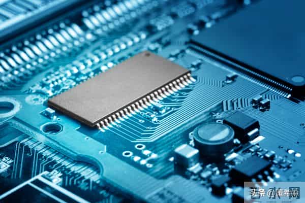 全球内存告急：中国芯片能接住AI硬件涨价的“破局球”吗？