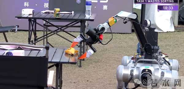 机器人集体到香港户外极限挑战，狗比人强