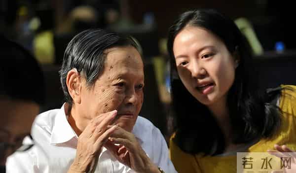 翁帆首次发声追忆杨振宁，数次哽咽，泣不成声，继子杨光诺没说错