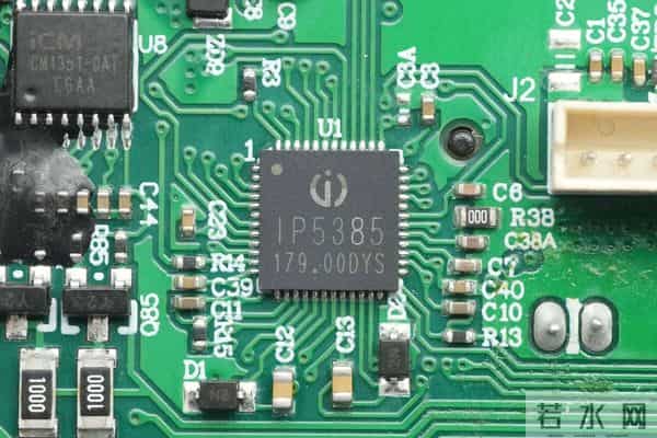 自带线 + 数显屏 + 120W 快充+ 20000mah，酷态科 25 号超级电能块 SE拆解