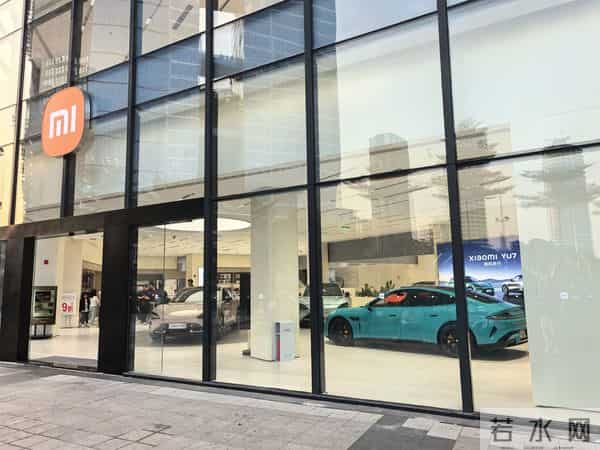 果华米OV荣线下门店大横评：特色服务花样百出，卖不动货却不可或缺