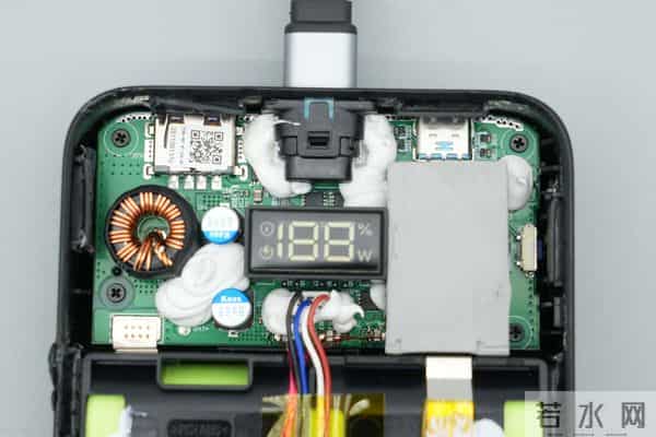 自带线 + 数显屏 + 120W 快充+ 20000mah，酷态科 25 号超级电能块 SE拆解