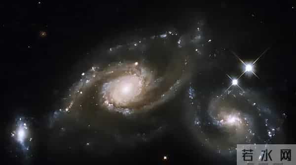 被美国骗了？航天员出舱巡检神舟二十号飞船：画面还原太空原貌