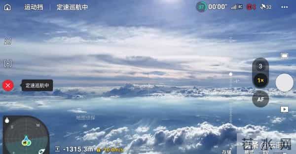 演员李子雄乘机后吐槽“黑飞”，无人机飞到8000米，毛孔都炸开了