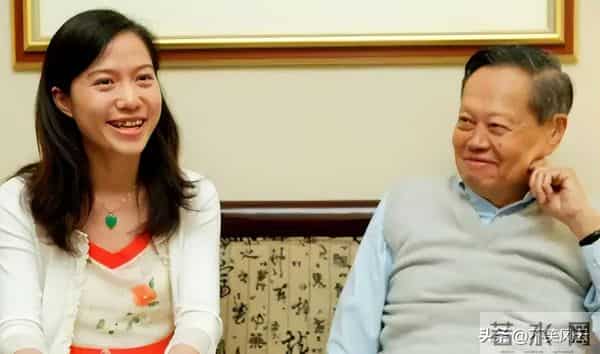 翁帆在追思会首次发声，红着眼追忆与杨振宁的过往。