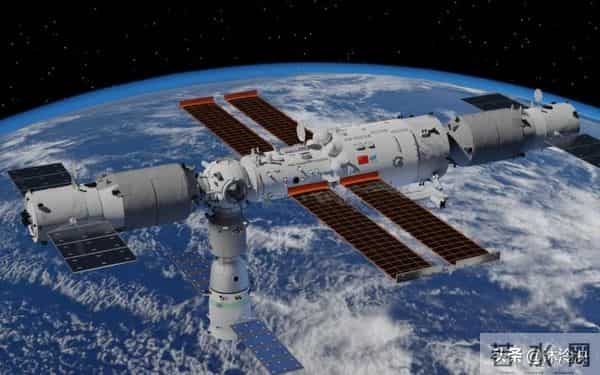 神21乘组圆满完成第一次出舱