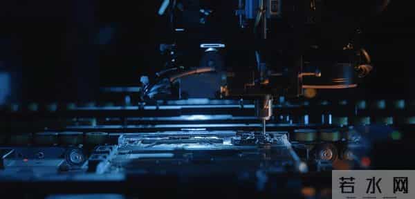 华为三折叠：孤勇在前，回声在后