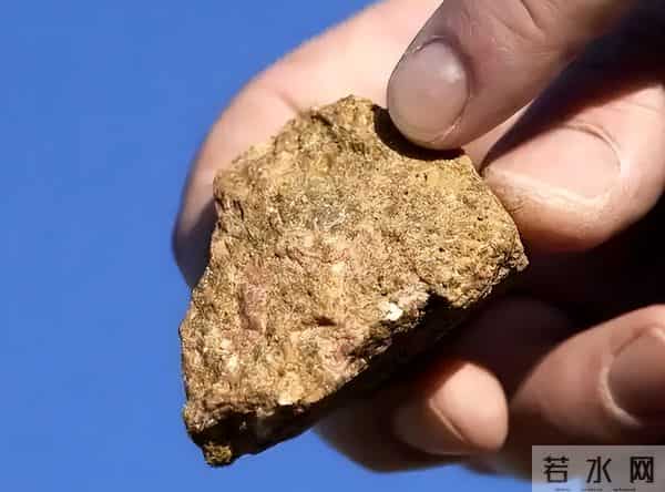 果然不出所料，H200被曝植入后门，传输敏感数据，中方回应八个字