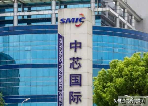 中国芯出口狂揽9000亿,阿斯麦光刻机秒变“废铁”,外媒直呼变天