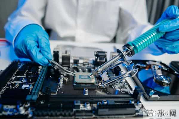 美国突然松口了，对华解禁H200芯片，是慷慨送礼还是另有所图？