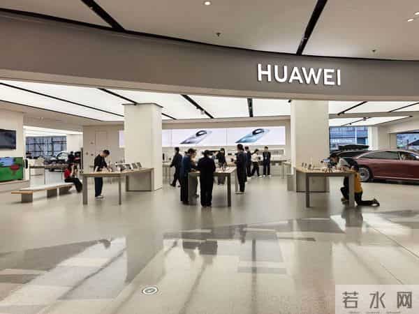 果华米OV荣线下门店大横评：特色服务花样百出，卖不动货却不可或缺