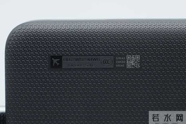 自带线 + 数显屏 + 120W 快充+ 20000mah，酷态科 25 号超级电能块 SE拆解