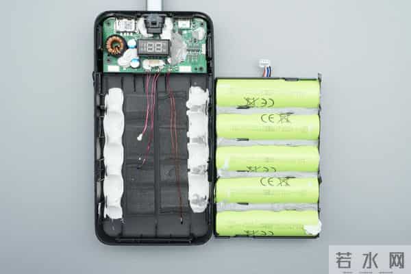 自带线 + 数显屏 + 120W 快充+ 20000mah，酷态科 25 号超级电能块 SE拆解