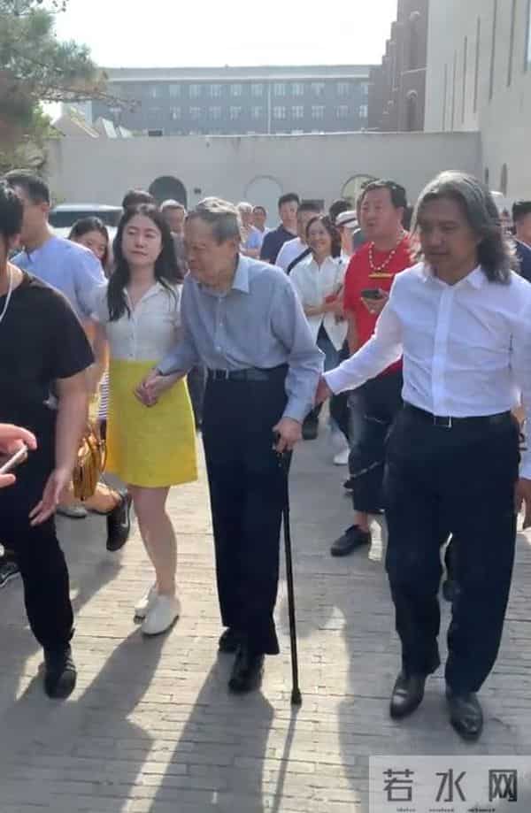 翁帆公开悼念杨振宁，暴露对他的特别称呼，字字暗藏深意