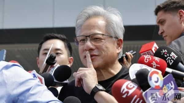 黄仁勋吓唬特朗普：中国干2天，顶我们瞎忙3年，你告诉我怎么赢？